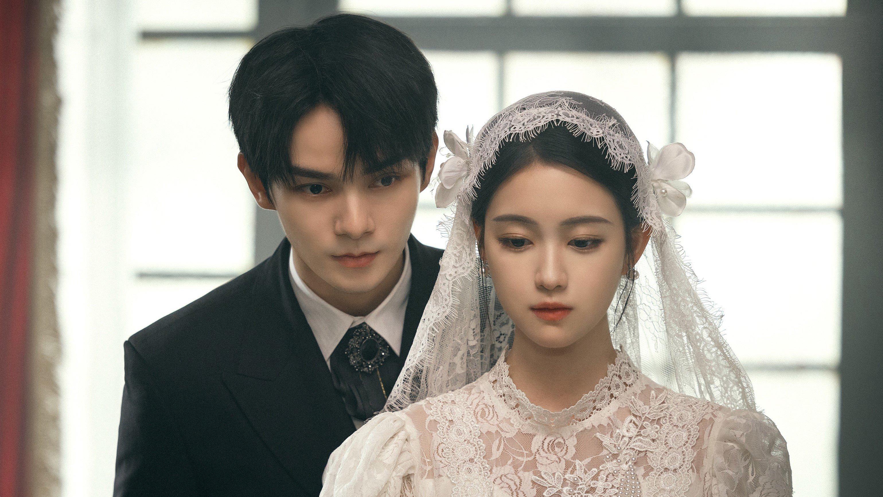 poster Lồng Giam Lock Her